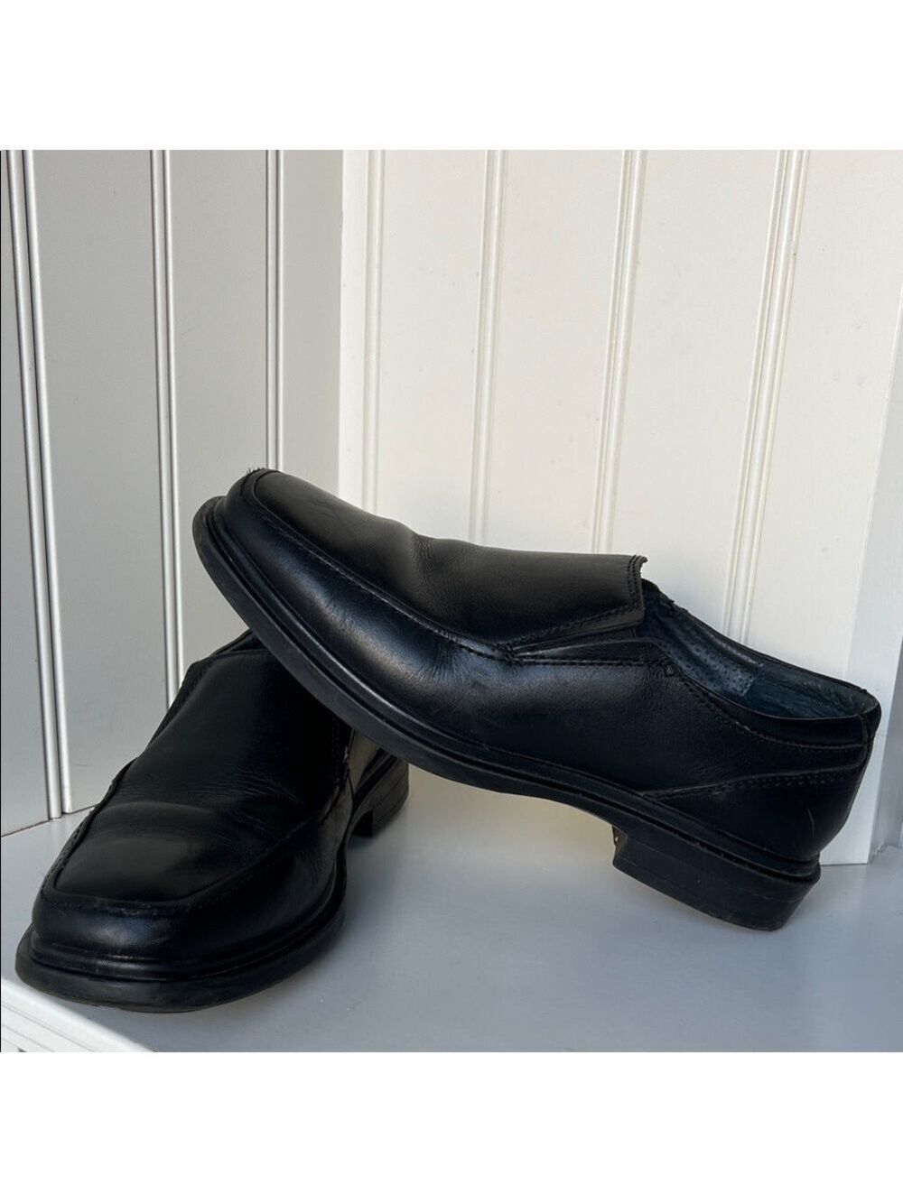 HUSH PUPPIES Black Leather Slip-On Loafers Size 7
